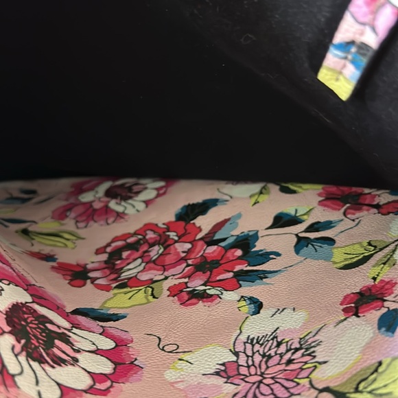 Betsey Johnson large tote floral pink 15 x 15 large Betsey Johnson bow 3 parts - Picture 8 of 9